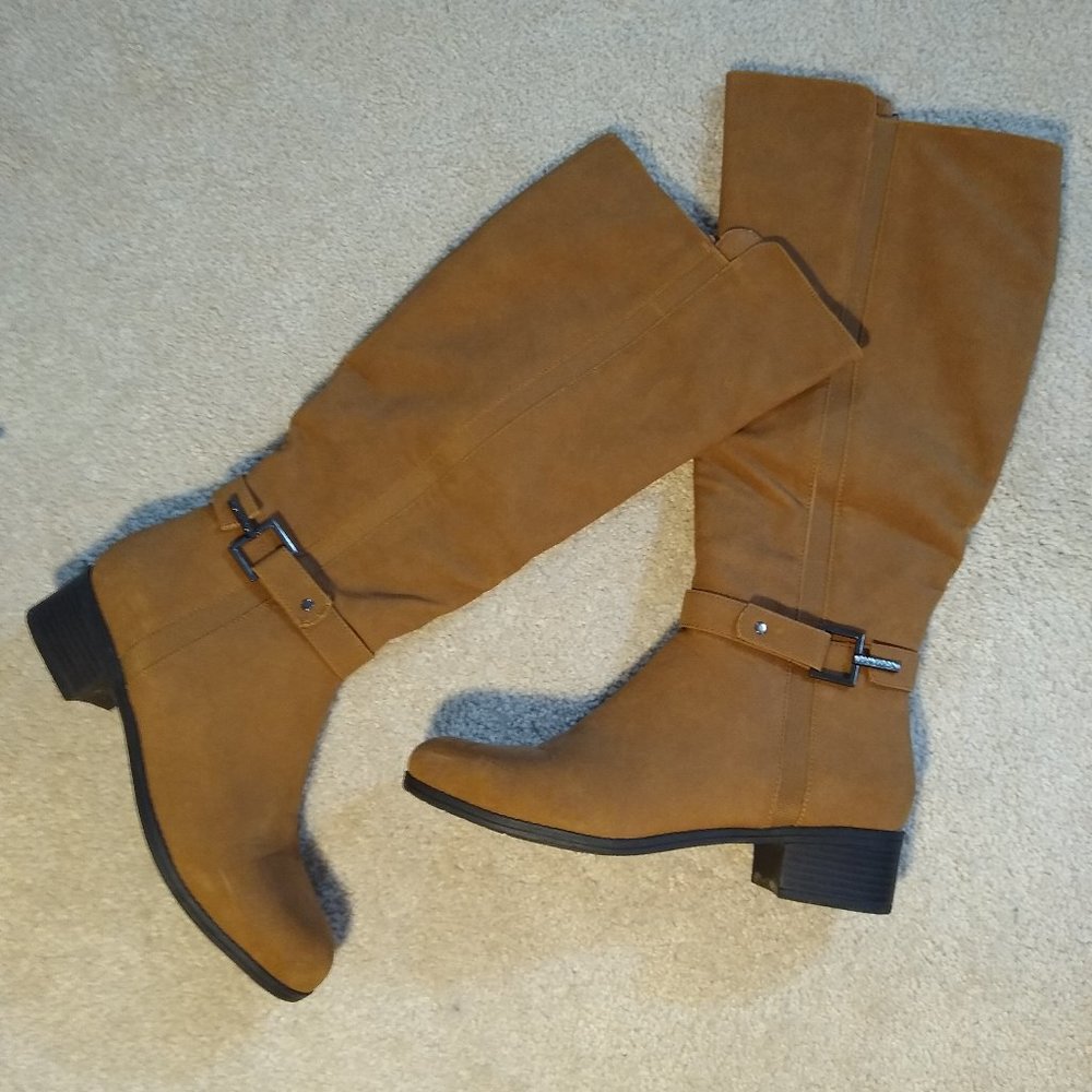 Womens Brown Size 8 Nautica boots with heel